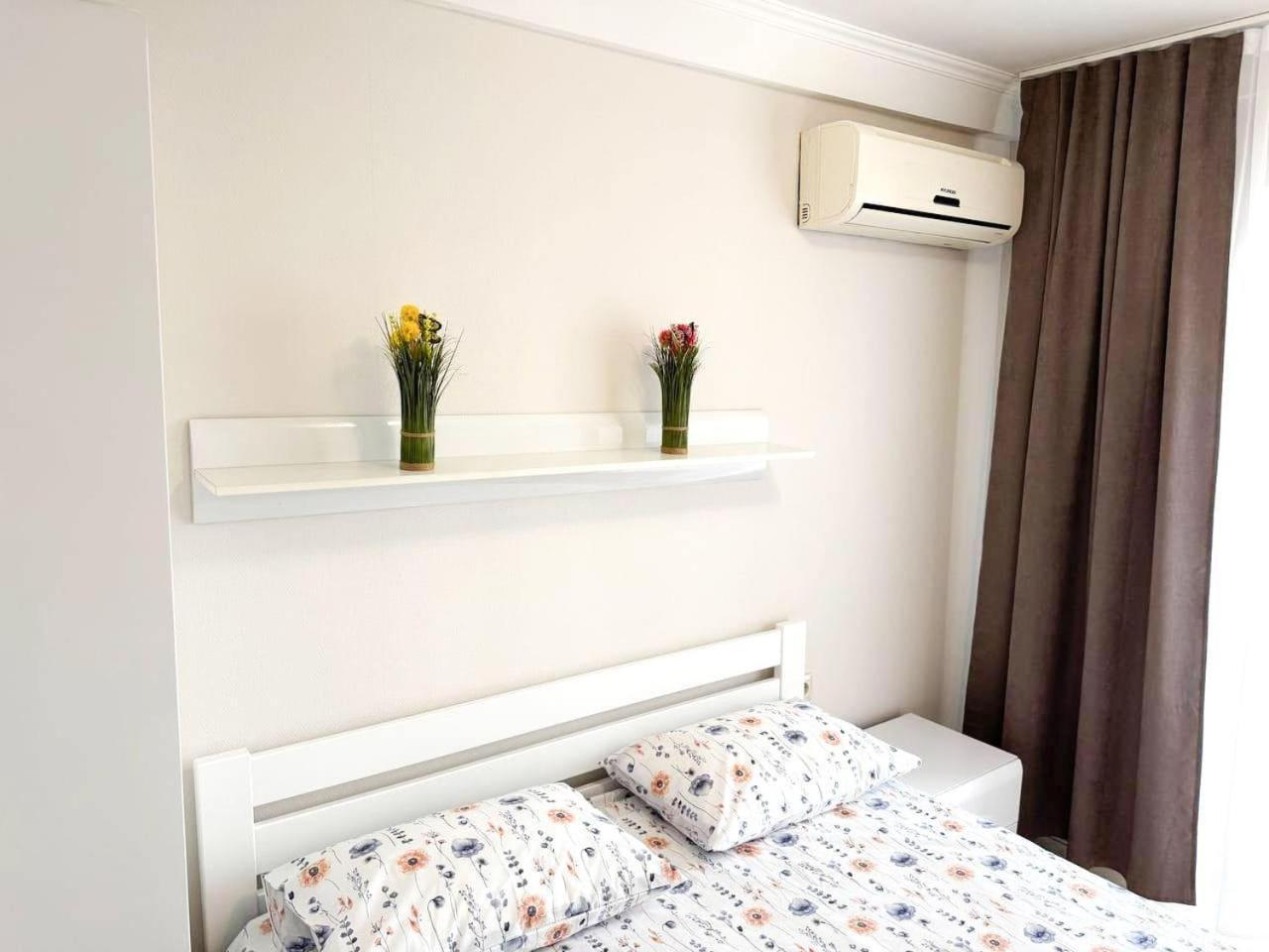 Artal Apartment On Obolonskyi Avenue 16A Kyiv Exterior photo